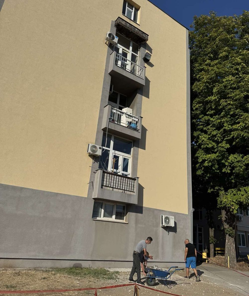 Pao deo nadstrešnice na Klinici za onkologiju u Nišu: Dr Dragan Milić objavio da je "samo sreća sprečila ozbiljne posledice" (VIDEO) 2