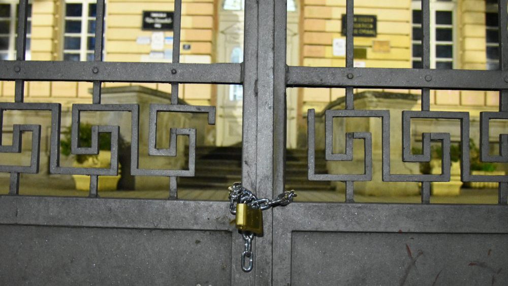 Šta kaže Tužilaštvo u Nišu o napadu tri maskirana mladića, bakljom i palicom, na učenike gimnazije "Stevan Sremac"? 2