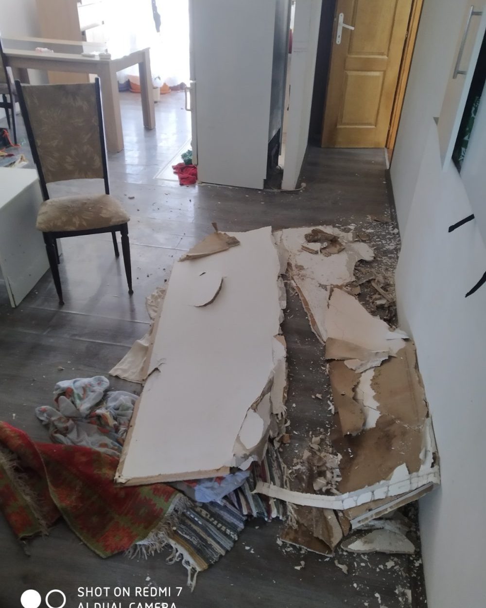 Stan Zdravka M. u Nišu nakon superćelijske oluje Ni posle dve godine Nišlijama nije isplaćena "hitna" odšteta za superćelijsku oluju: Zloupotrebljeno stotine miliona za vanredne situacije 2