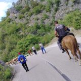 Ministarstvo posle više dana poslalo prve cisterne sa vodom: Stočari sa Suve planine, zajedno sa žednim kravama i konjima, drugi put blokirali saobraćaj 9