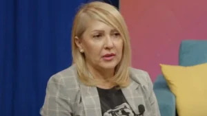 Ministarstvo prosvete razrešilo je Veru Dujaković sa funkcije direktorke Prve niške gimnazije "Stevan Sremac", koja je bila najduže u blokadi nastave među školama u ovom gradu u znak podrške studentskim i učeničkim zahtevima, potvrđeno je za Danas.