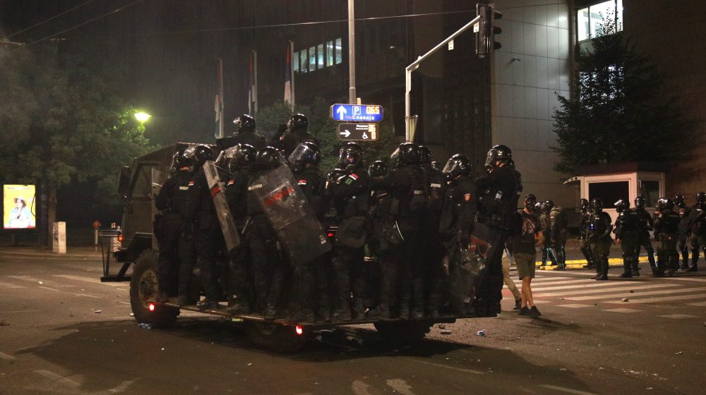 Evroposlanik Brandšteter: Ne može jedan čovek da odlučuje o svemu, zabrinut sam zbog brutalnosti policije 1