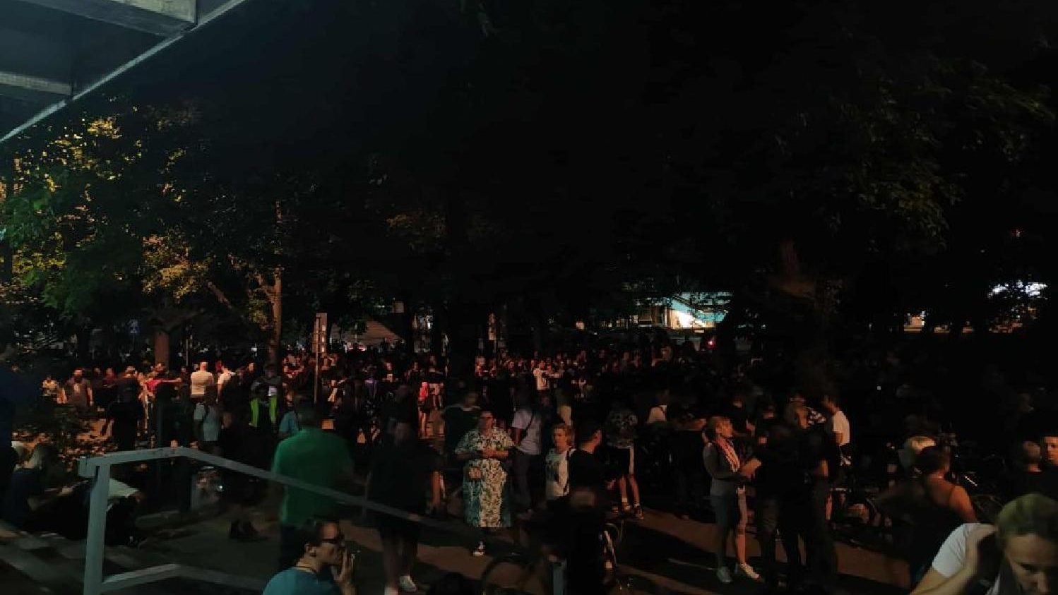 (FOTO, VIDEO) Protesti širom Srbije: Svi privedeni studenti iz Niša pušteni na slobodu, u Novom Sadu jednom od osumnjičenih pozlilo 5