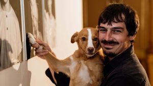 „Film je nastao iz neposredne potrebe da dokumentujem način na koji se mama Neca borila sa rakom“, kaže u intervjuu za Danas reditelj filma „Vetre, pričaj sa mnom“ Stefan Đorđević, čije će širom sveta nagrađivano ostvarenje premijerno biti predstavljeno u takmičarskom programu 31. Festivala autorskog filma u sredu, 26. novembra u MTS dvorani.