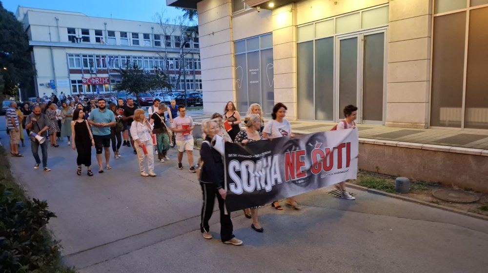 Novosađani ostavili poruke sudijama i tužiocima revoltirani pomilovanjima predsednika Vučića 1