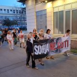 Novosađani ostavili poruke sudijama i tužiocima revoltirani pomilovanjima predsednika Vučića 3