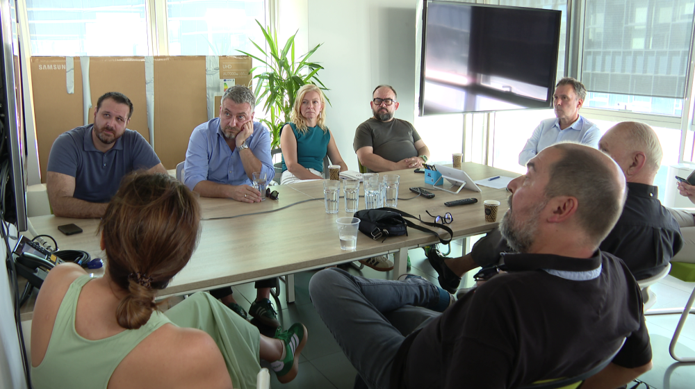 Urednici UM u Srbiji traže hitnu istragu i utvrđivanje odgovornosti nakon razgovora Stena Milera sa direktorom srpskog Telekoma 1