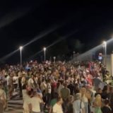 protest u Loznici tokom koncerta Jelene Karleuše