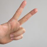 Tri prsta nije srpski pozdrav 1