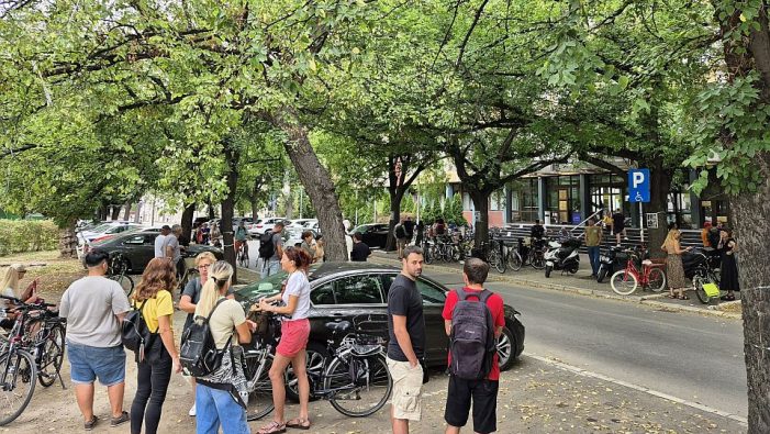 Nekoliko desetina ljudi na skupu ispred novosadskog suda - danas bez blokade 1