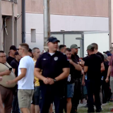 Uoči protesta u Vrbasu se okupili naprednjaci: Stigla policija u opremi za razbijanje demonstracija 10