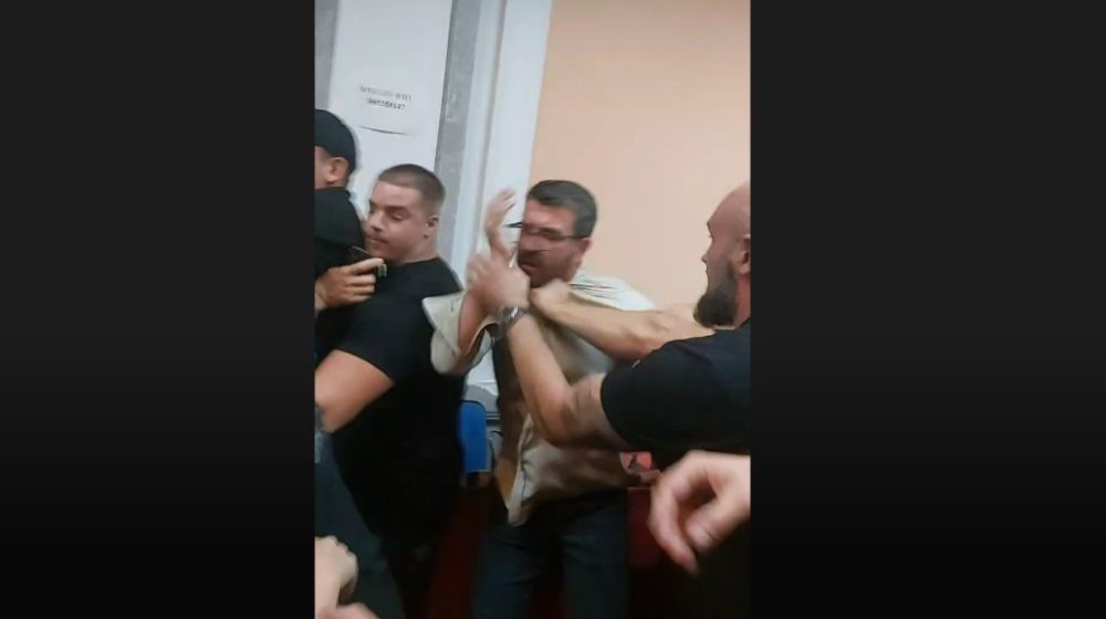 Uz napade privatnog obezbeđenja na opoziciju, SNS iza ponoći izabrao gradonačelnika: Šta se sinoć dešavalo u Zaječaru? 1