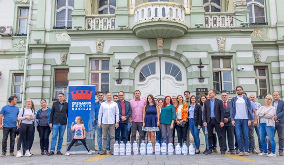Zrenjaninska opozicija pita da li je gradski funkcioner išao da sprečava izložbu u drugom gradu 1