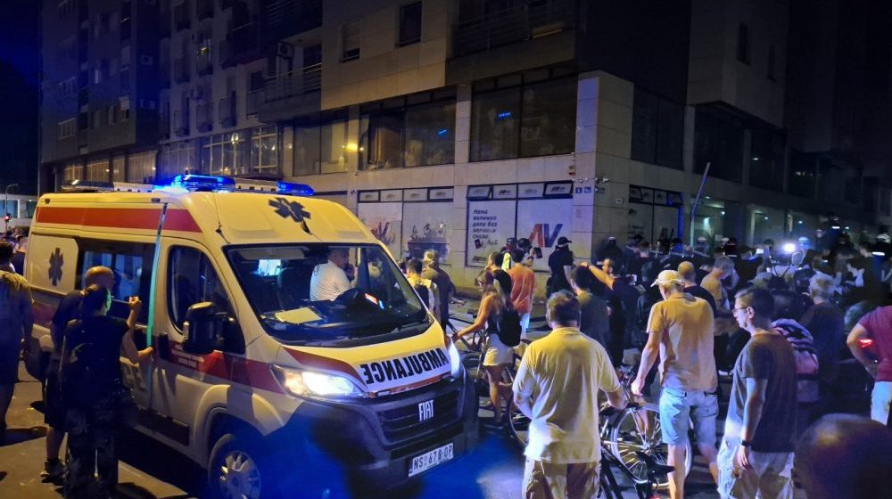 Direktor novosadske Hitne pomoći tvrdi: Jedna ekipa nije želela da uđe u prostorije SNS-a i pomogne povređenim naprednjacima 1