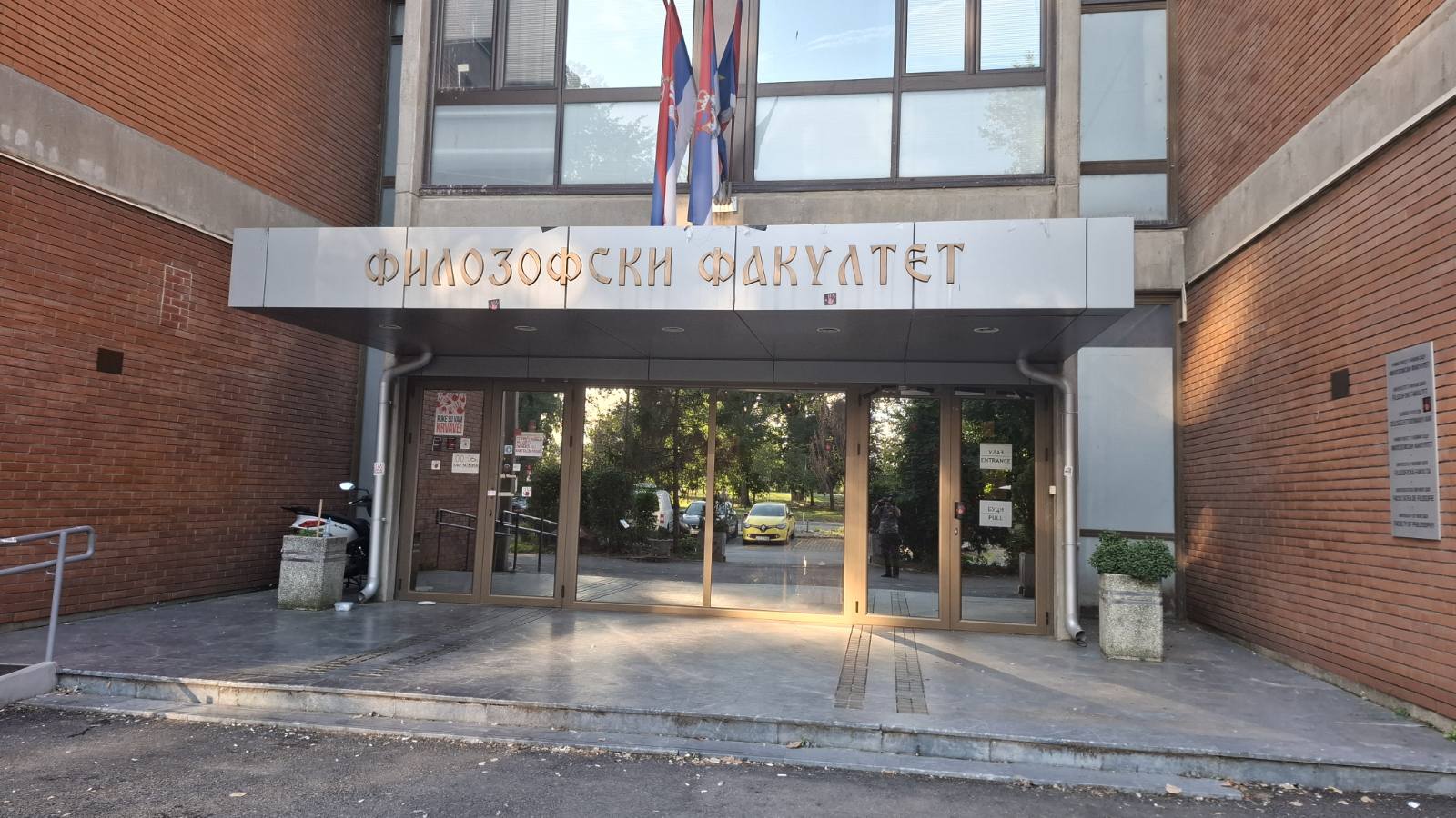 Studentima Filozofskog fakulteta u Novom Sadu pridružili se i poljoprivrednici na traktorima (FOTO; VIDEO) 4 Studentima Filozofskog fakulteta u Novom Sadu pridružili se i poljoprivrednici na traktorima (FOTO; VIDEO) 4