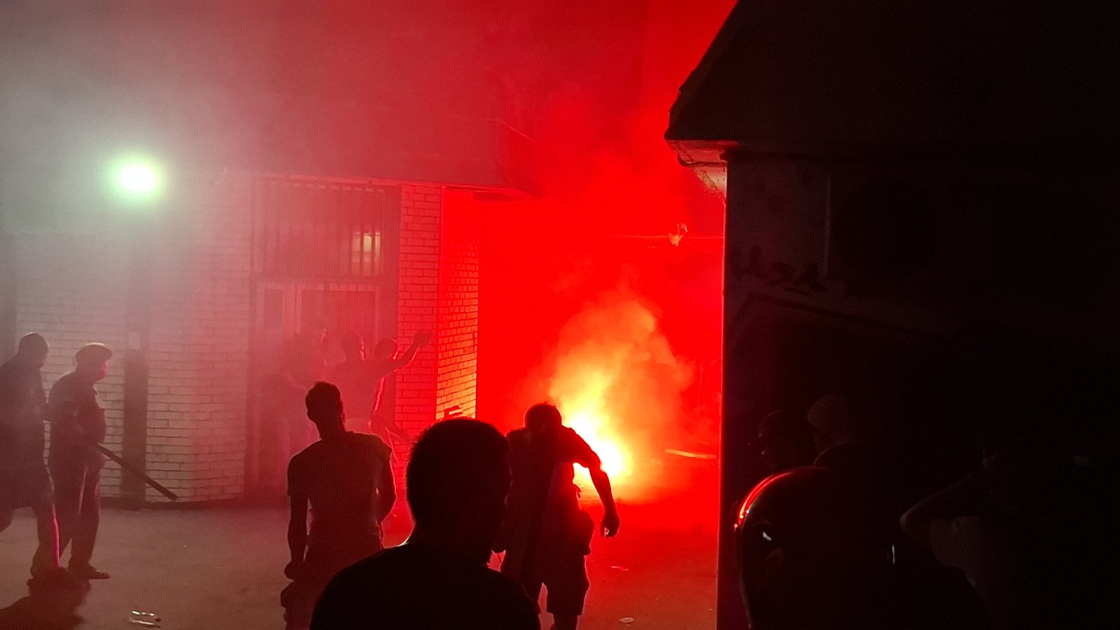 Novi Sad na ivici građanskog rata i metak zbog kojeg je mogao i zvanično da počne 8 Novi Sad na ivici građanskog rata i metak zbog kojeg je mogao i zvanično da počne 7