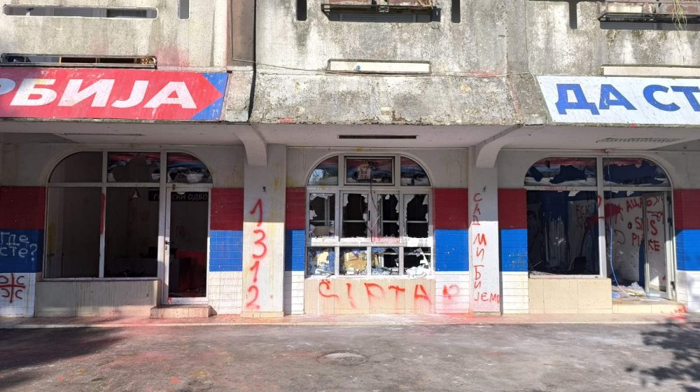 Od "vatrometa" do tišine: Gde su nestali čuvari SNS prostorija tokom protesta u Novom Sadu? 1