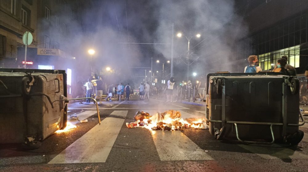 Ministar Đurić osudio napad na prostorije SNS u Valjevu 1