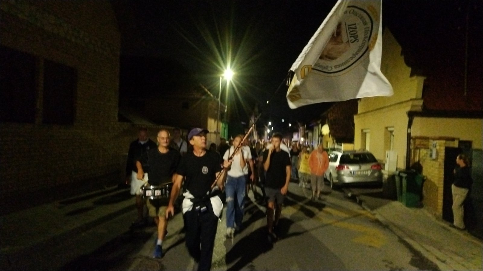 Protesti u više gradova Srbije (VIDEO, FOTO): Policijski kordoni sprečili građane da priđu bliže zgradi RTS-a 3