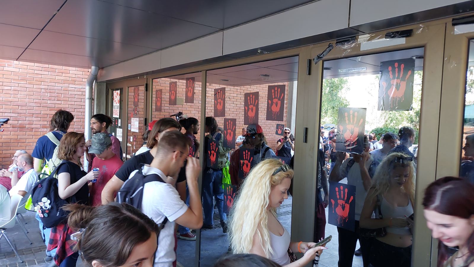 Studentima Filozofskog fakulteta u Novom Sadu pridružili se i poljoprivrednici na traktorima (FOTO; VIDEO) 6 Studentima Filozofskog fakulteta u Novom Sadu pridružili se i poljoprivrednici na traktorima (FOTO; VIDEO) 6