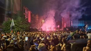 Nezavisno udruženje novinara Srbije (NUNS) zajedno sa Evropskom federacijom novinara (EFJ), danas je objavilo da "najoštrije osuđuje postupanje pripadnika Ministarstva unutrašnjih poslova Srbije (MUP) koji su tokom sinoćnog studentskog protesta u Novom Sadu upotrebili prekomernu silu prema studentima i građanima i onemogućavali rad novinara".