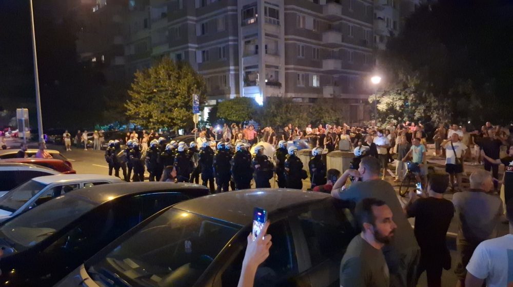 Desetoro uhapšenih na protestu u Novom Sadu braniće se sa slobode 1