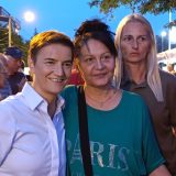 Naprednjački kanalizacioni ča-ča-ča: Novinar Danasa na skupu SNS-a u Borči 5