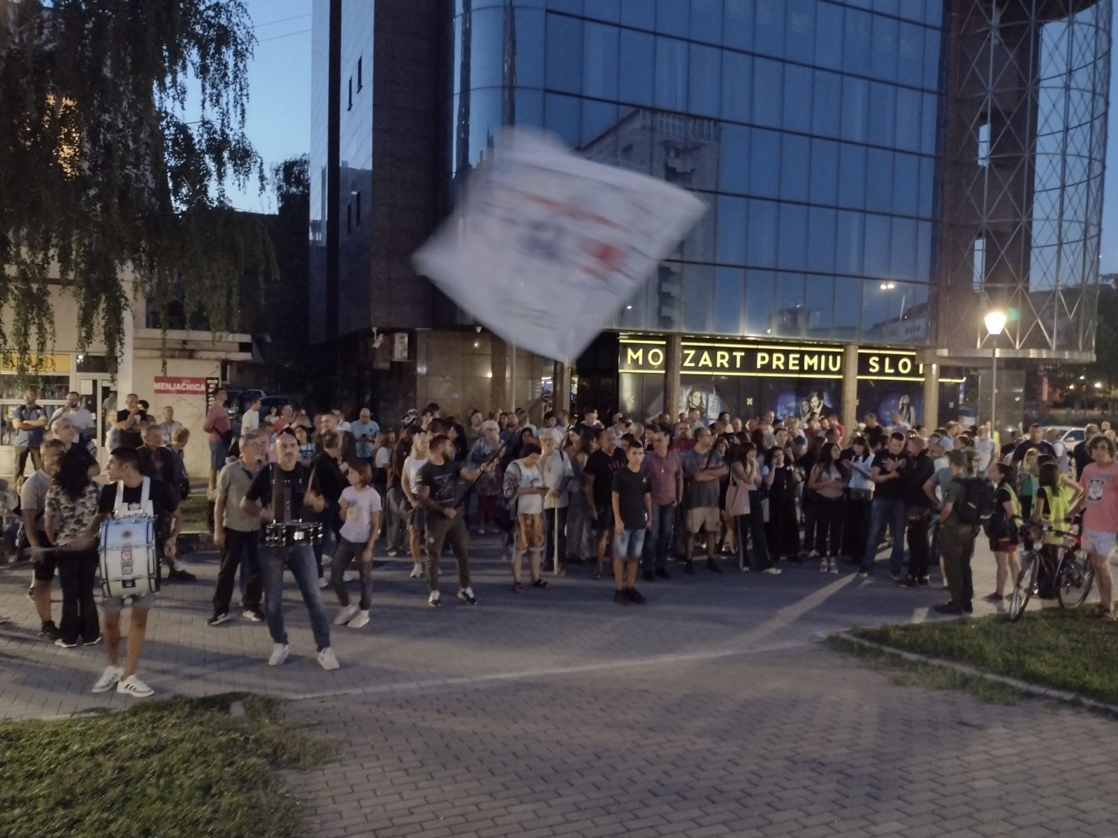 "Ko Ustav brani a, ko ga ruši?": Održan studentski protest u Kragujevcu kao podrška Novici Antiċu (FOTO) 3