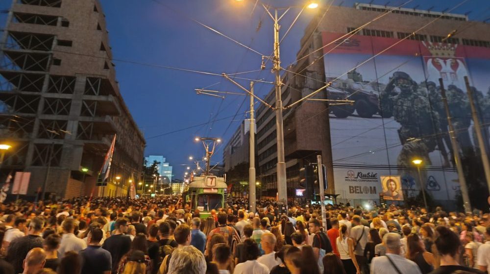 Sa šetnje srednjoškolaca poručeno: Umesto da bude stub društva prosveta je rob sadašnje vlasti 1