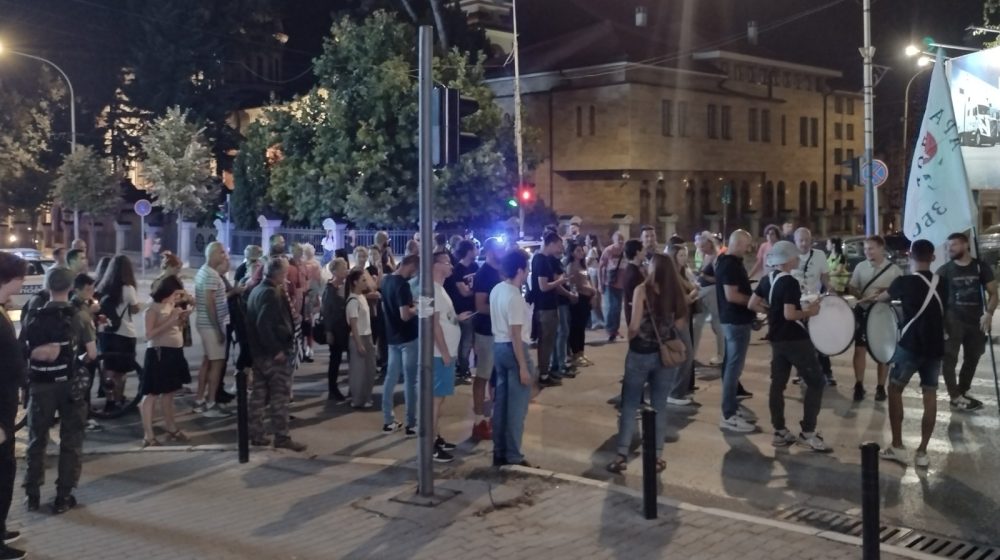 "Ko Ustav brani a, ko ga ruši?": Održan studentski protest u Kragujevcu kao podrška Novici Antiċu (FOTO) 1