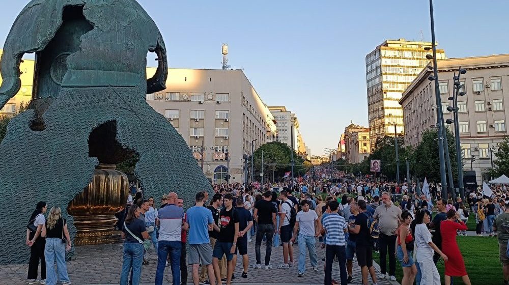 MUP objavio koliko ljudi je juče bilo na protestima 1