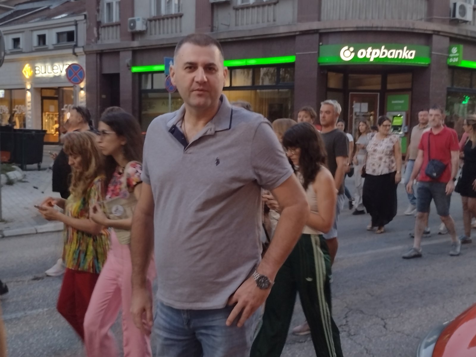 "Ko Ustav brani a, ko ga ruši?": Održan studentski protest u Kragujevcu kao podrška Novici Antiċu (FOTO) 2