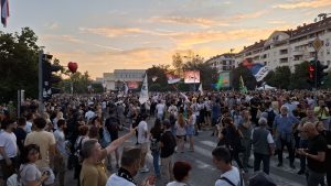 Zborovi građana Novog Sada pozvali su danas sugrađane da se u nedelju, 28. septembra, okupe u novosadskim naseljima Klisa i Sajlovo, gde će, u 17 časova u organizaciji "Centra za društvenu stabilnost" biti održan skup pod nazivom "Građani protiv blokada".