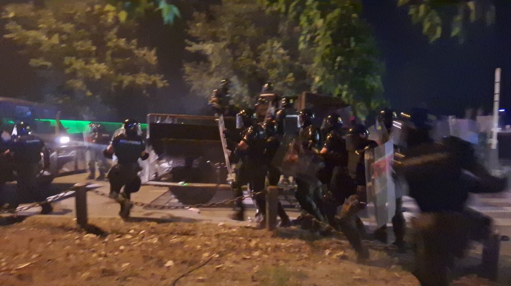 Policija napala novinara portala 021.rs tokom izveštavanja sa protesta 1
