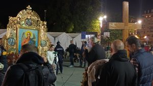 U "Ćacilend" su večeras, na veselje uz pesme Baje Malog Knindže, došli nepozvani gosti, pa je prinuđena bila da reaguje i policija.