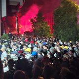 Procene broja okupljenih noćas u Novom Sadu 2