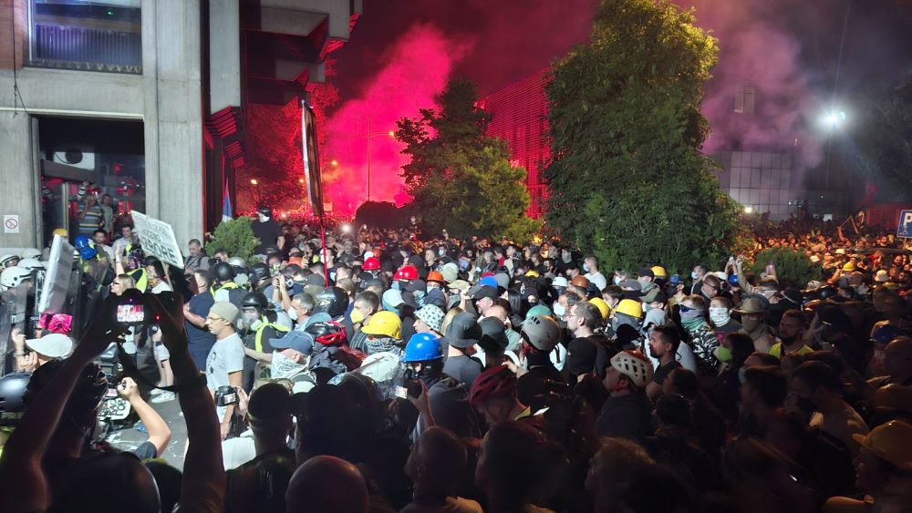 Glumac Srđan Kner: Uhapsili su me iako ništa nisam uradio, samo da bi ispunili kvotu, a oni koji su napadali policiju i dalje su nepoznati 2 Glumac Srđan Kner: Uhapsili su me iako ništa nisam uradio, samo da bi ispunili kvotu, a oni koji su napadali policiju i dalje su nepoznati 2