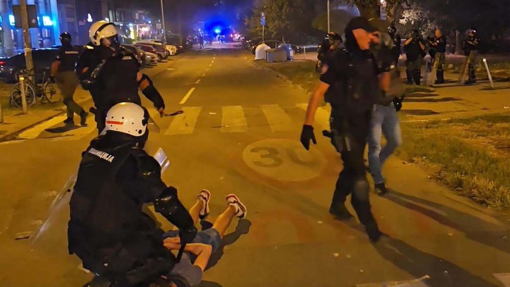 "Sinu je ispao još jedan zub, propustio je da ga vidi takvog": Supruga Novosađanina koji je u pritvoru "zbog napada na Kobre" govori za Danas 2