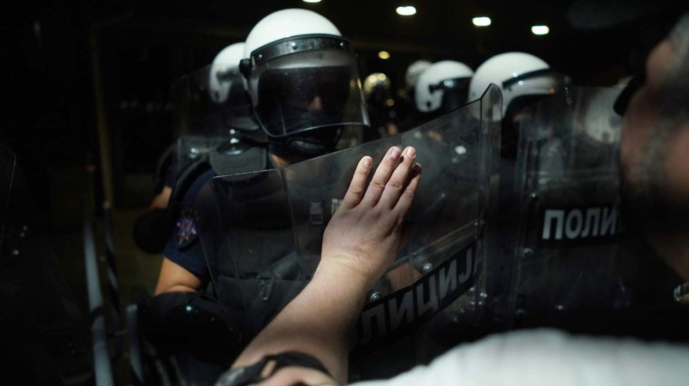 Zbor građana Kikinde pozvao sutra na izložbu fotografija policijske brutalnosti nad studentima i građanima 10