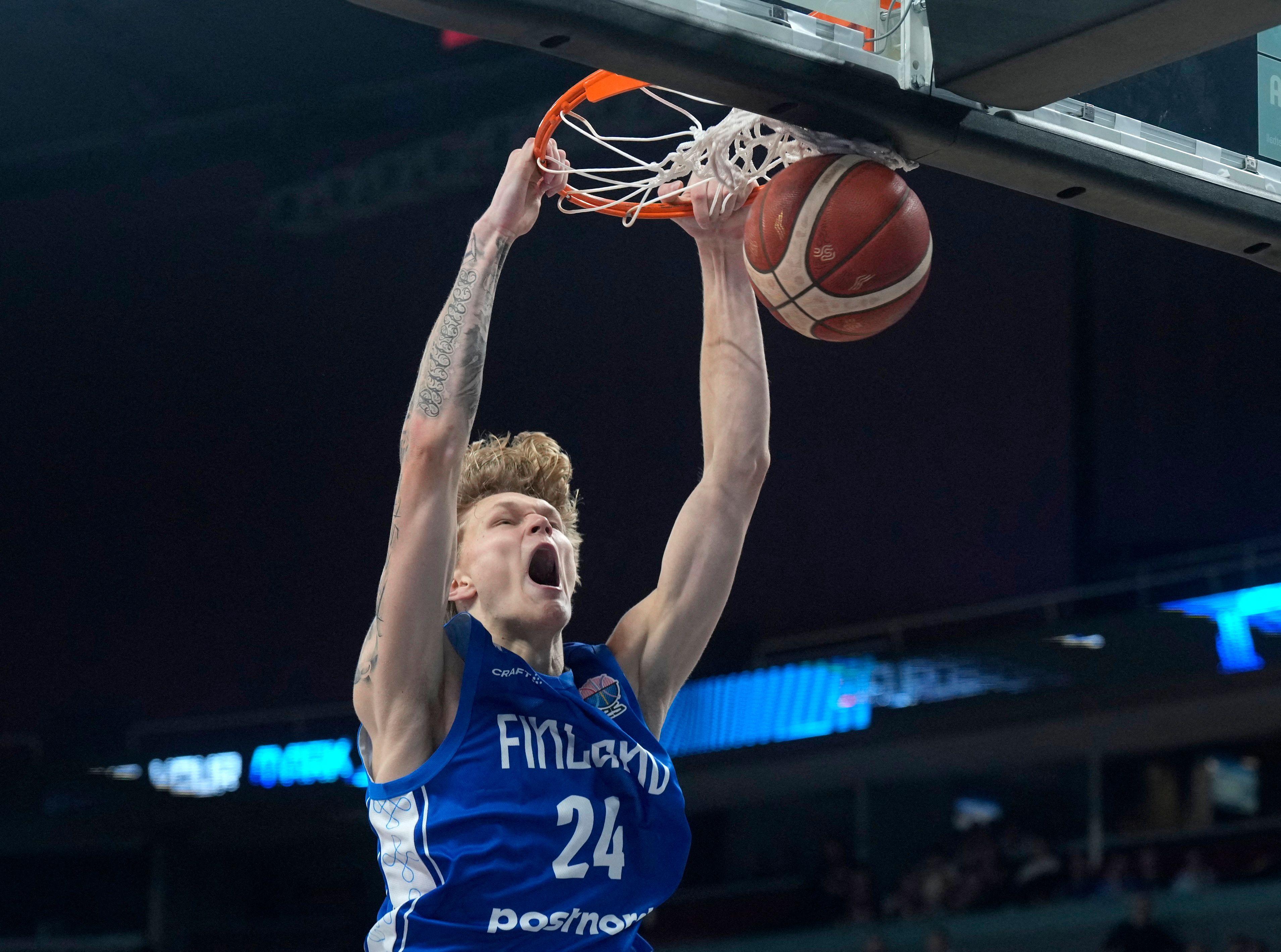 finska, košarkaši finske, mika murinen zakucava