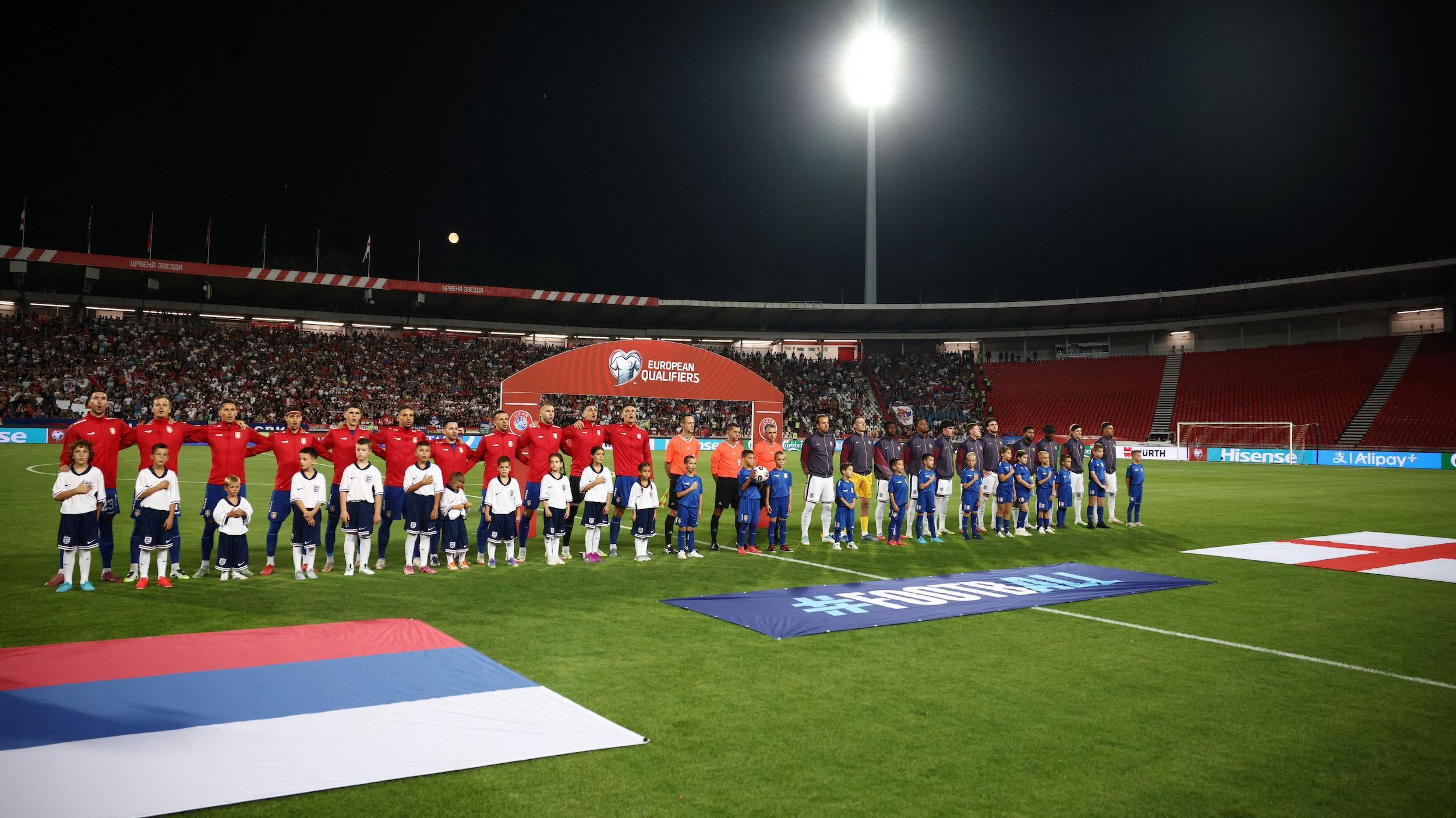 'Petarda': Debakl Srbije protiv Engleske, uz tenzije na tribinama i povike 'Piksi, odlazi' 4 Pred početak utakmice