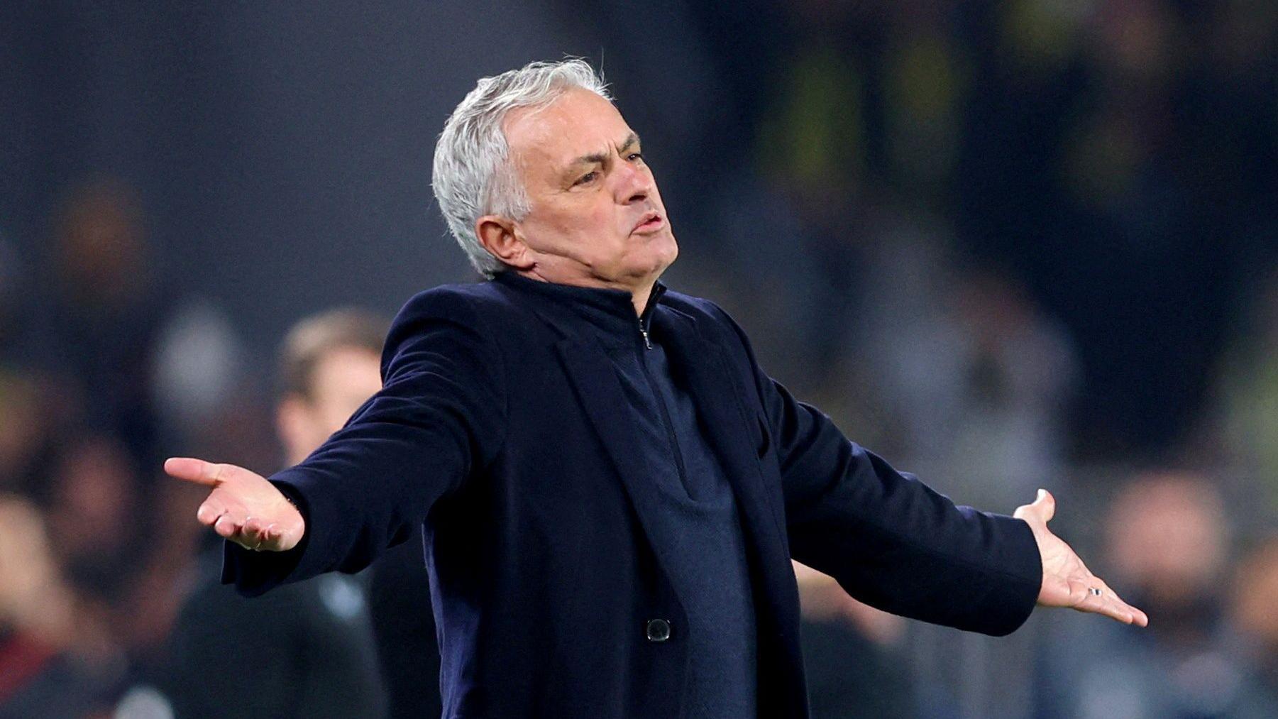 'Gospodin posebni' se vratio kući i kaže da je sada manji egocentrik: Murinjo vodi Benfiku 2 Murinjo kao trener turskog Fenerbahčea