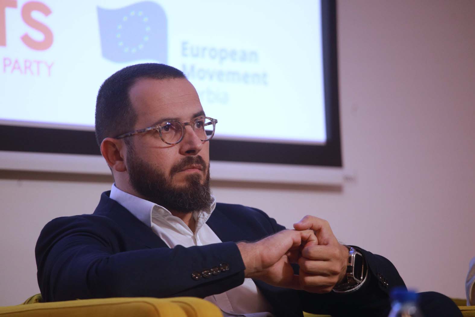 Posledice Izveštaja EK: Moguća finansijska kazna iz Brisela i još oštrije mere ako ne bude pomaka u dve ključne oblasti 2 Posledice Izveštaja EK: Moguća finansijska kazna iz Brisela i još oštrije mere ako ne bude pomaka u dve ključne oblasti 1