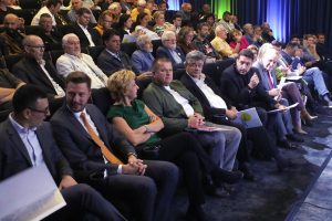 Demokratska stranka (DS) danas je u Novom Pazaru predstavila predlog zakona o obeštećenju žrtava režima Aleksandra Vučića kao pokušaj da se uspostavi jasan, sveobuhvatan i primenljiv pravni okvir koji bi omogućio pravičnu nadoknadu štete svima kojima su povređena prava usled nezakonitog, selektivnog ili represivnog delovanja države i njenih organa.