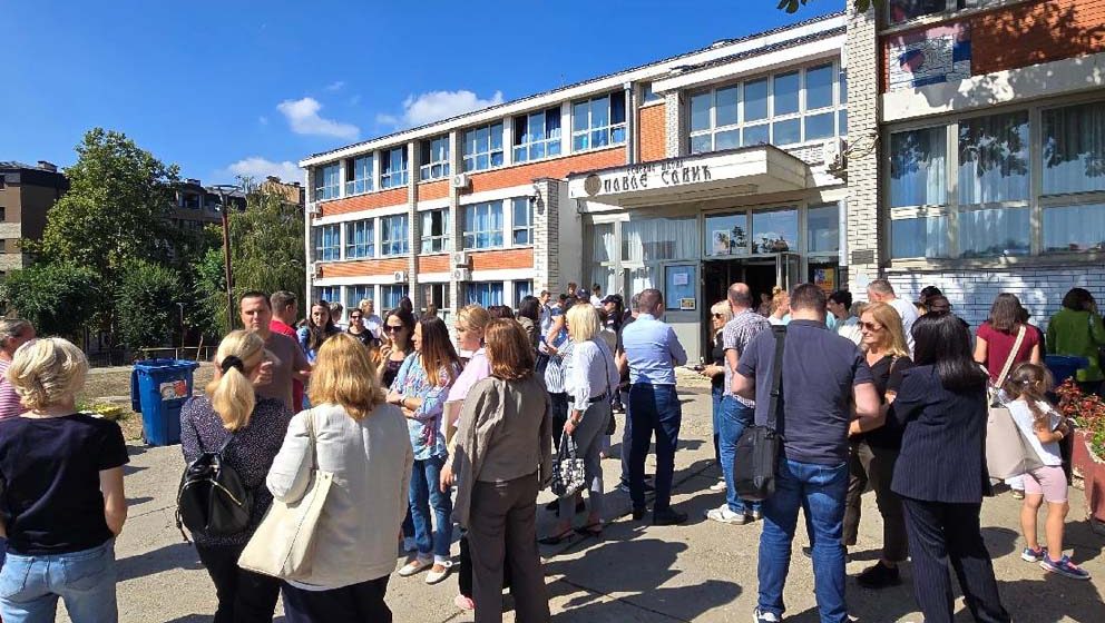 Nastavnici OŠ "Pavle Savić" od danas u zakonskom štrajku 1