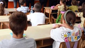 - Opoziciona stranka Srbija centar (SRCE) pozvala je danas roditelje da se kandiduju za savete roditelja u školama jer time učestvuju u kontrolnim mehanizmima rada škole i zajedno sa nastavnicima čine dvotrećinsku većinu u odlučivanju.