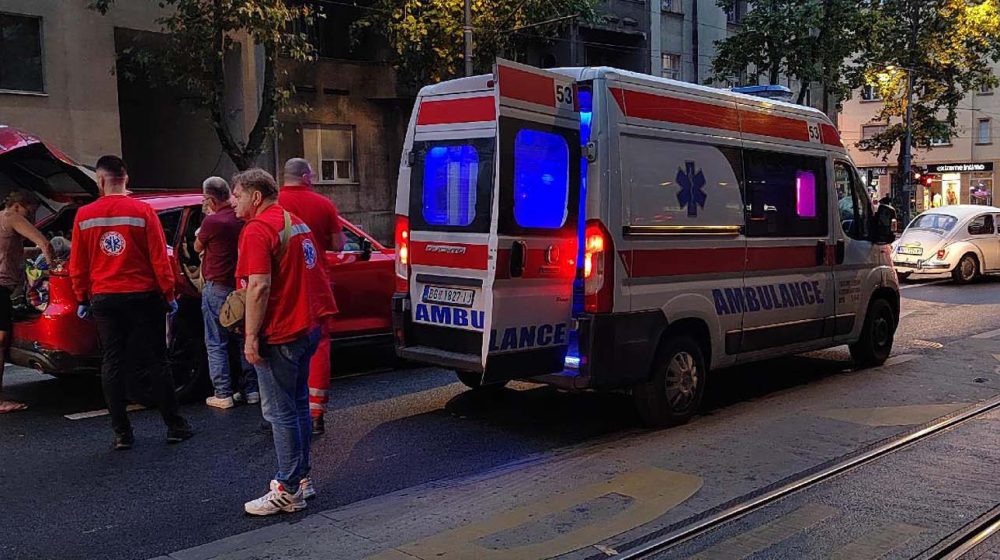 Hitna pomoć: Mladić uboden nožem na Novom Beogradu, prevežen u bolnicu 1