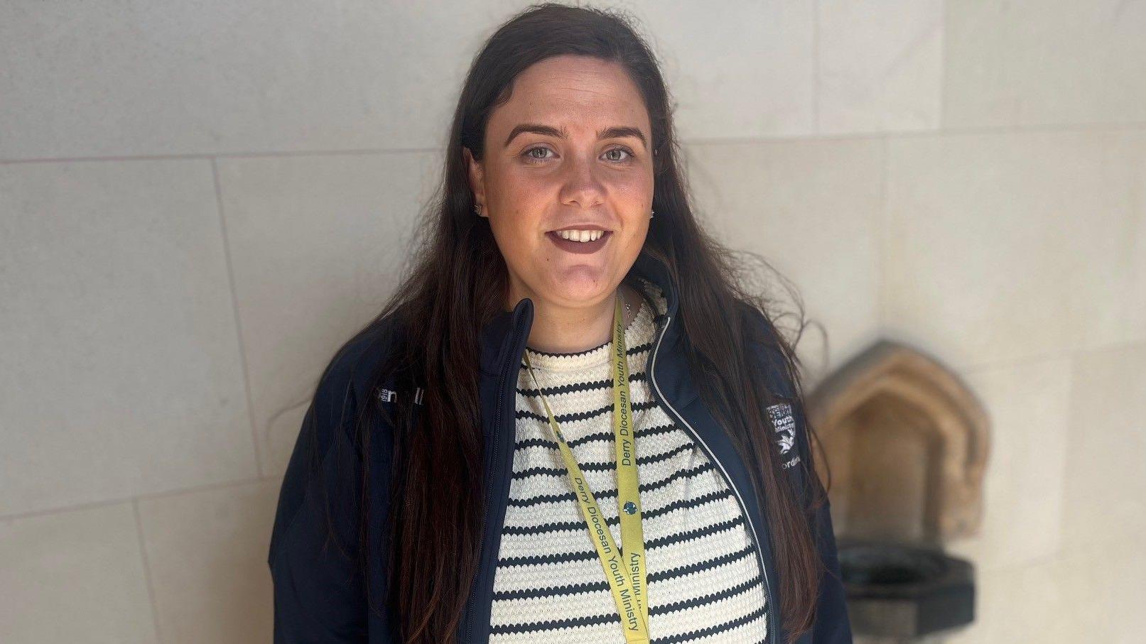 Prvi milenijalac katolički svetac - ko je Karlo Akutis 2 devojka u jakni i džemperu gleda u kameru