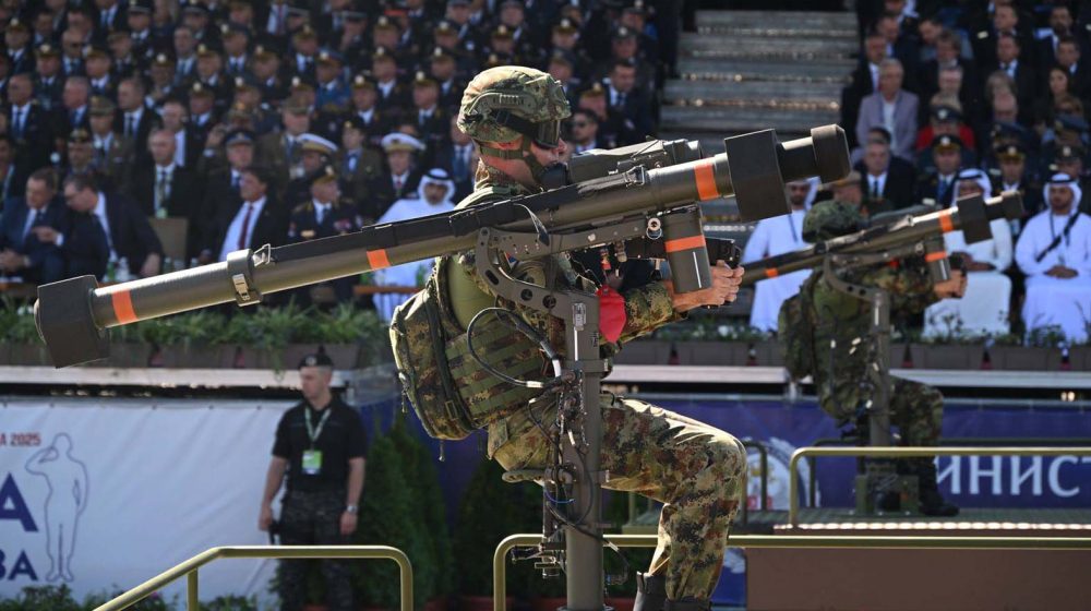 POKS osudio disciplinski postupak protiv vojnika koji je pozdravljao studente i građane na vojnoj paradi 1