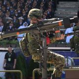 POKS osudio disciplinski postupak protiv vojnika koji je pozdravljao studente i građane na vojnoj paradi 3